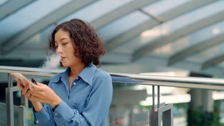 E cigi bolt Sales Surge While bbc news e cigarettes Report Fuels Fresh Debate on Youth Vaping and Regulation