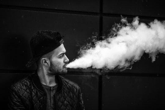 Eldobható e-Cigi guide to finding electronic cigarette stores near me and comparing the best disposable vape options