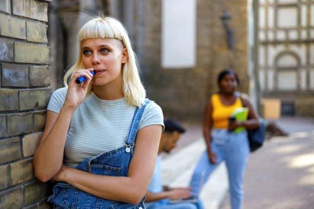 Complete Guide to trực tiếp bóng đá Streaming and which e cigarette to buy Tips for Flavor Battery Life and Value
